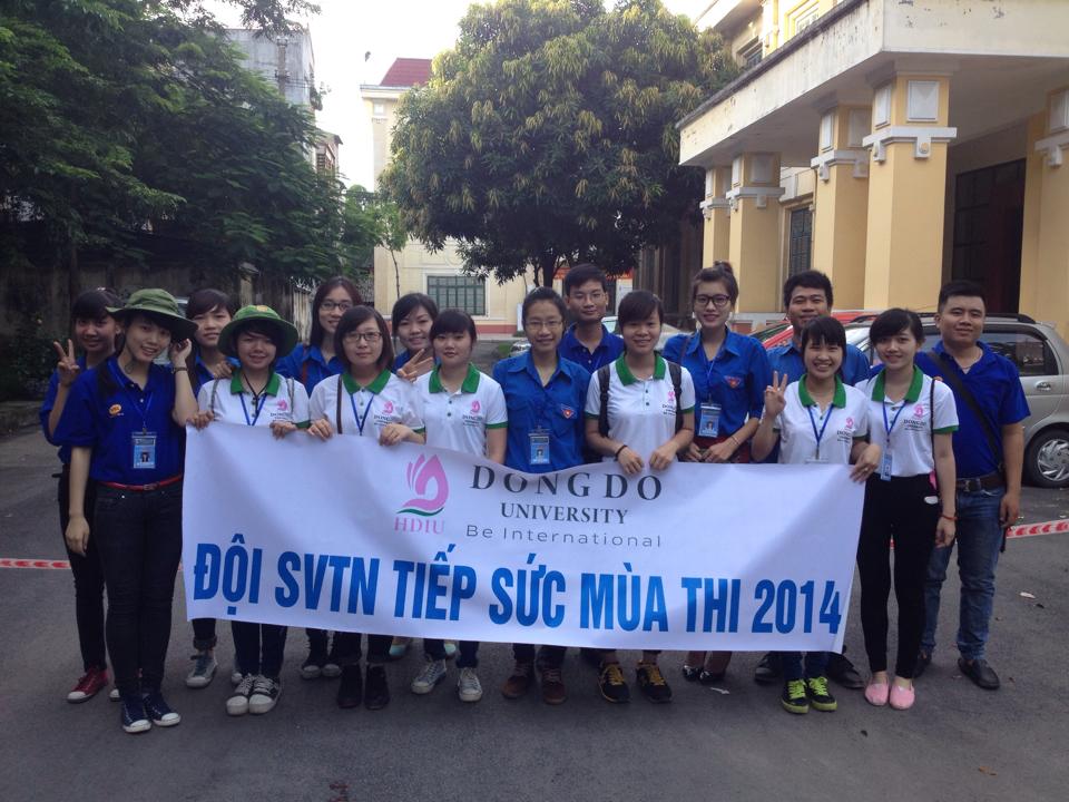 Các bạn SVTN Đại học Đông Đô tham gia tiếp sức mùa thi 2014