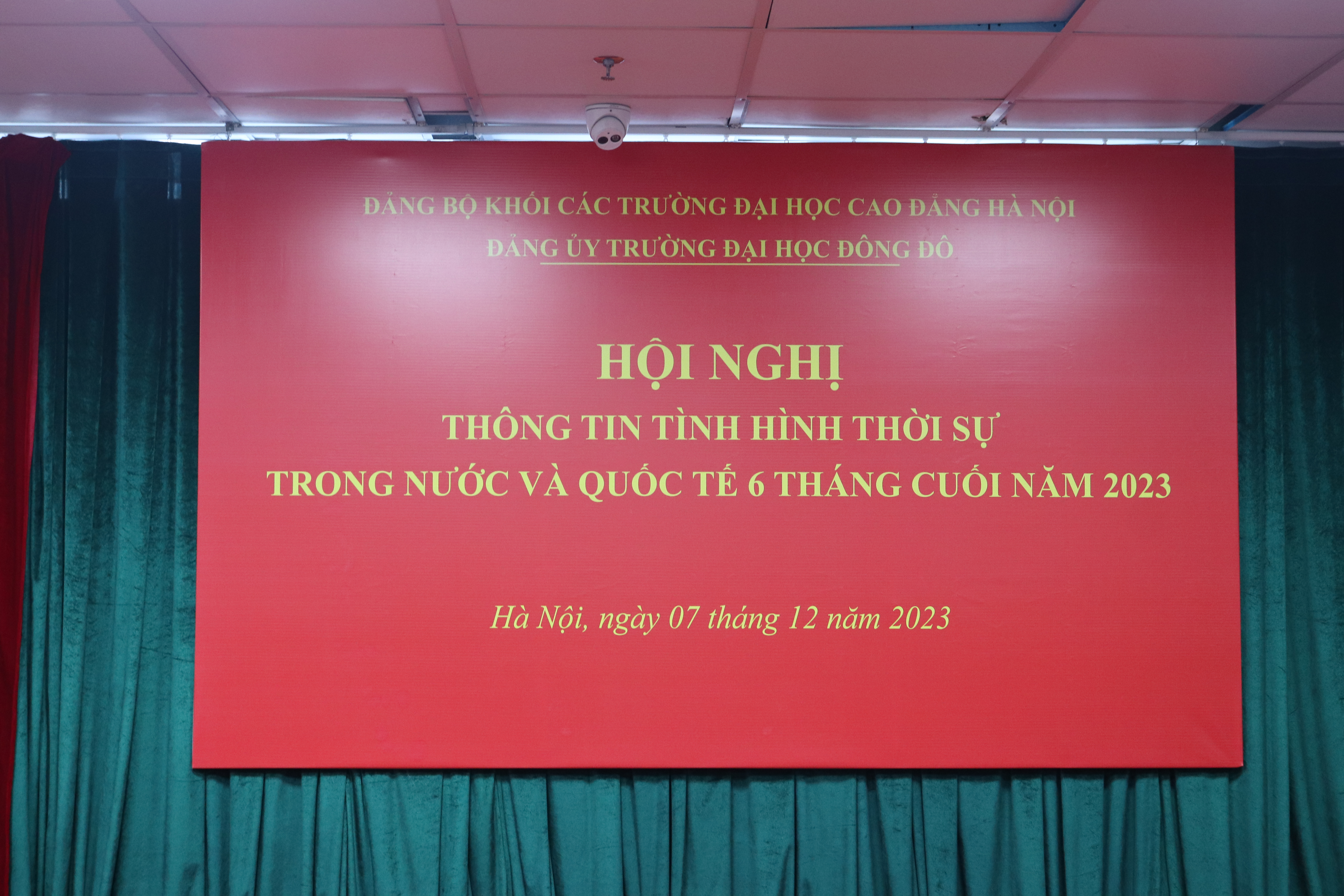 Trường Đại học Đông Độ tổ chức Hội nghị thông tin tình hình thời sự trong nước và quốc tế