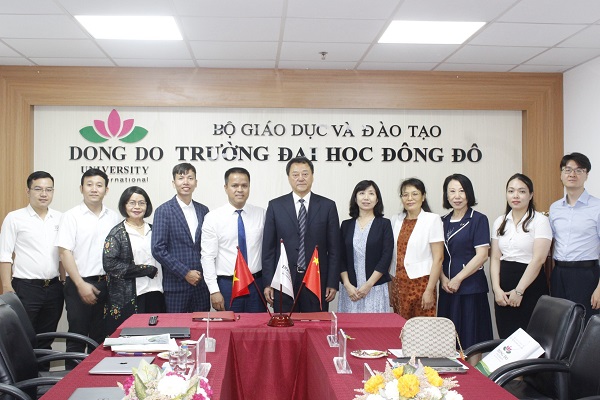 Lãnh đạo Trường Đại học Ngôn ngữ Bắc Kinh (Trung Quốc) tới thăm và làm việc tại Trường Đại học Đông Đô