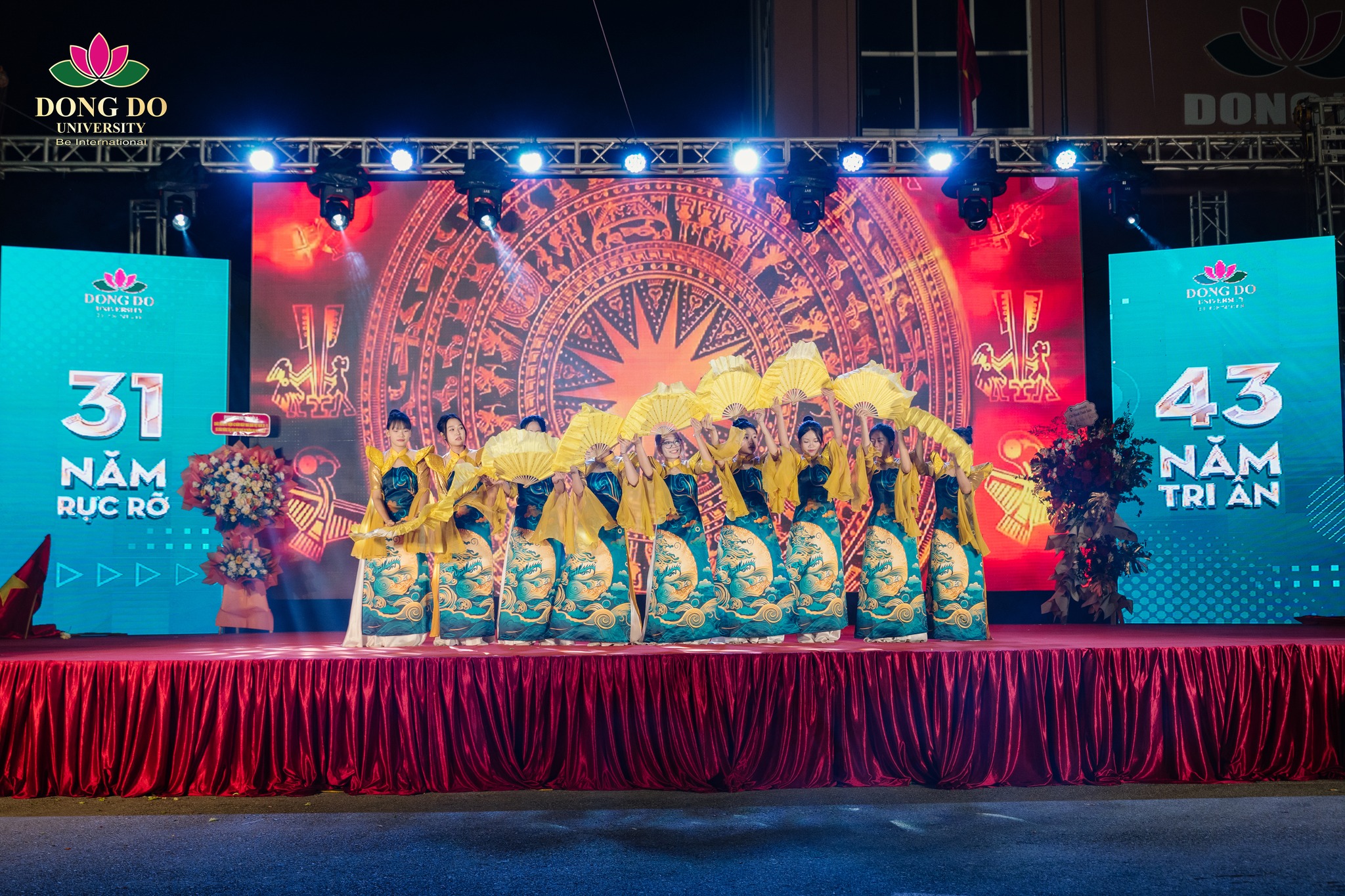 Sinh viên ngành Ngôn ngữ Trung - “Thịnh vượng Việt Nam sáng ngời” & “Kiếp sau vẫn là người Việt Nam”