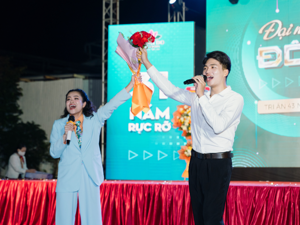 Nhạc sĩ, Ca sĩ Hoàng Hồng Ngọc giao lưu cùng sinh viên trường Đông Đô