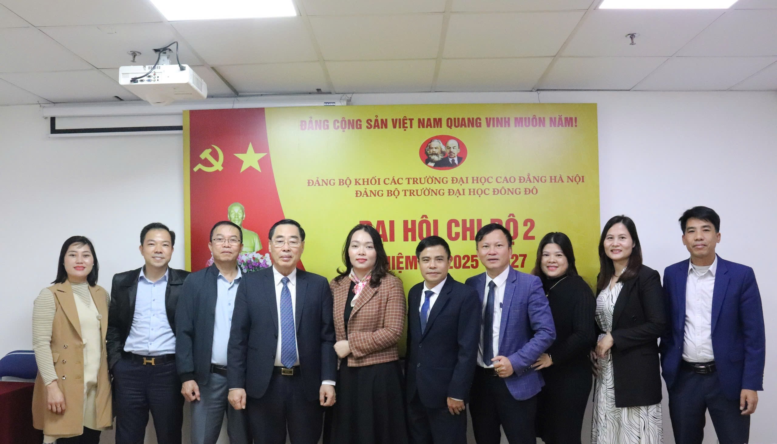 Đại hội Chi bộ 2 Trường Đại học Đông Đô nhiệm kỳ 2025 – 2027: Vững bước ngày càng phát triển