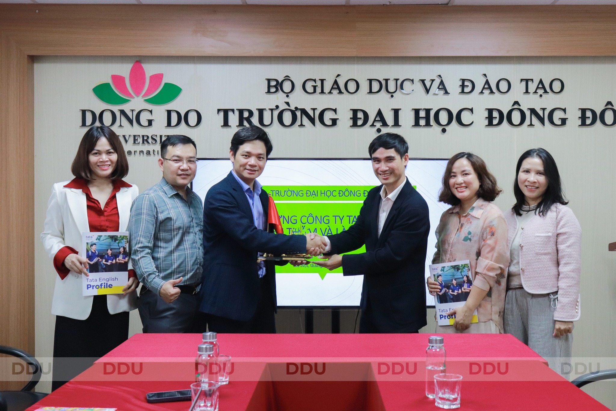 Trường Đại học Đông Đô hợp tác cùng Trung tâm Tiếng Anh Tata nâng tầm năng lực ngoại ngữ cho sinh viên