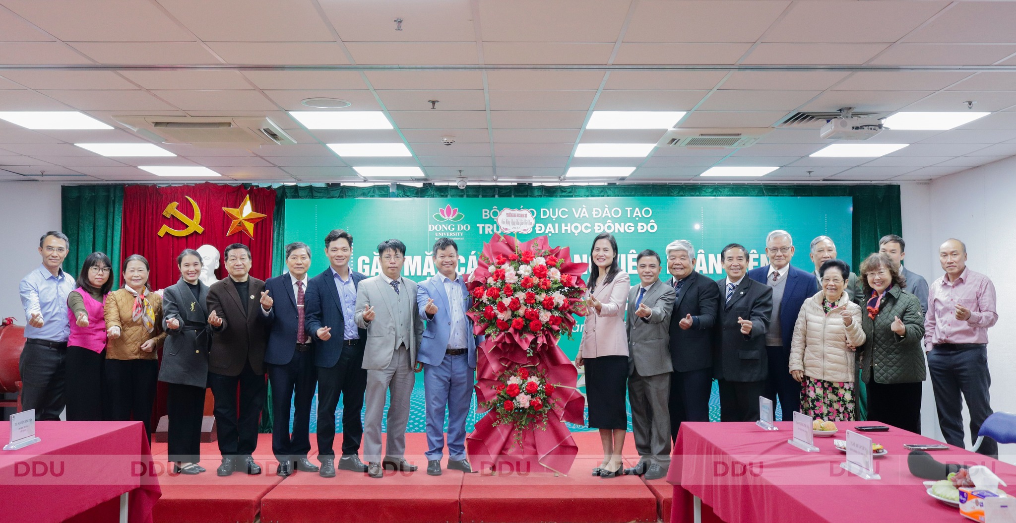 Trường Đại học Đông Đô trang trọng tổ chức Gặp mặt cán bộ, giảng viên, nhân viên nhân Kỷ niệm 43 năm ngày Nhà giáo Việt nam 20/11